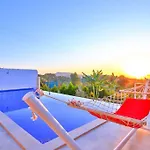 Villa Oezge
