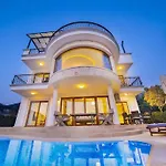 Villa Neria, Kalamar Koyu'Nda Luex Villa