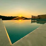 Villa Toucano Peaceful Villa With Nature View, Pool And Jacuzzi