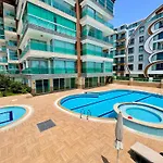 Sa Apartments! 300M To The Beach