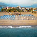 Club Big Blue Suit Hotel