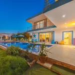 Doga Manzarali Korunakli Villa Sura