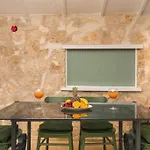 Kalkan Merkezde Havuzlu Apart