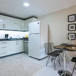 Excellent Flat Near Hadrian'S Gate
