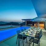Villa The Moon