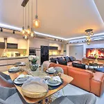Villa Red Palm