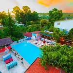 Tuthaliya Hotel