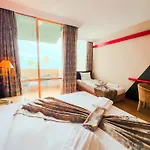 Senza Sunset Beach Hotel