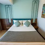 Leaf Port Hotel