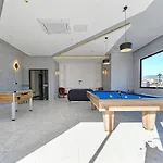 Family Friendly Residence With Pool 1 Room 1 Sallon