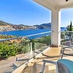 5 Bedroom Villa Close To The Town 1304