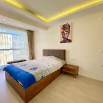 1Bd Flat 200M To The Beach! Great Location!