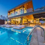 Villa Supernova