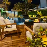 Villa Annabell1 With Swimming Pool And Jacuzzi, 3 Floors