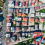 1Bd Flat 200M To The Beach! Great Location!