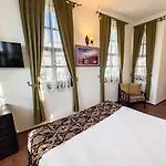 Deja Vu Hotel