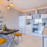Apartment With Private Pool - 3115