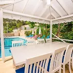 Doga Manzarali Kiralik Villa