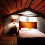 Antalya Kaleici Muestakil Kisiye Oezel Bahceli Muestakil Villa