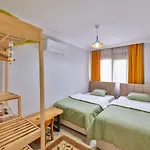 Elfe Misra Apart
