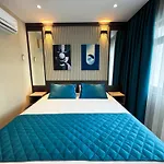 Sky Luxe Hotel