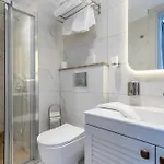 Demanor Hotel Adult Only