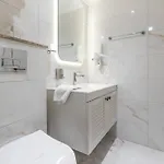 Demanor Hotel Adult Only