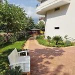 Lal 1 Residence