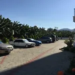 1 Плюс 1 С Видом На Горы И Древний Город
