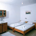Cats Garden Studio And Apartments