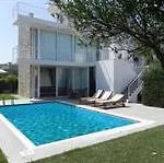 Novron Villas B3