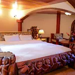 Le Jacaranda Hotel