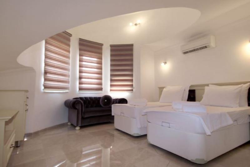 Liya Hotel 4*