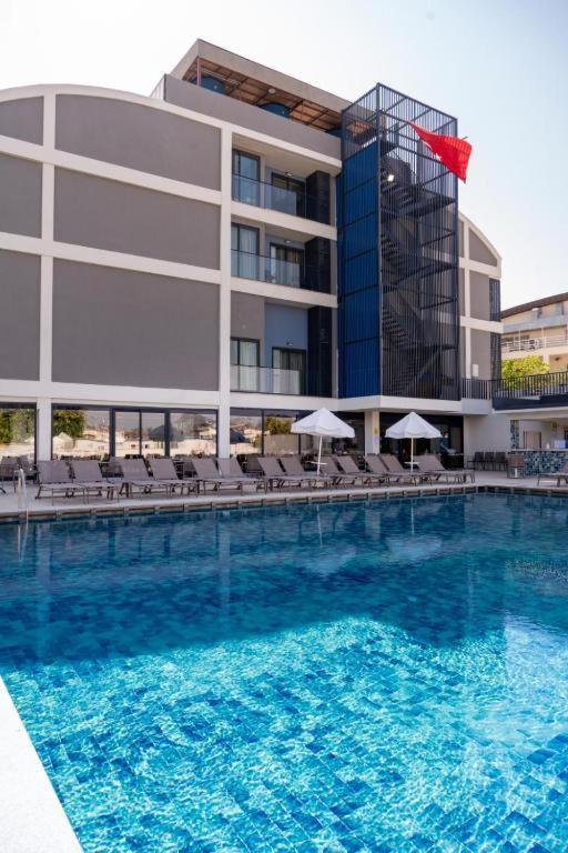 Hotel Square Side