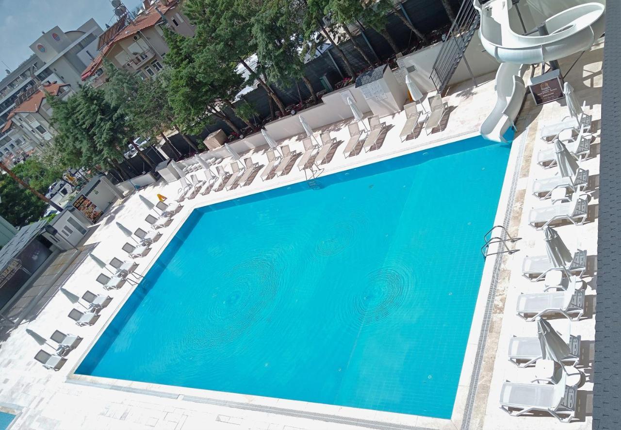 Sun Hill 4* Side