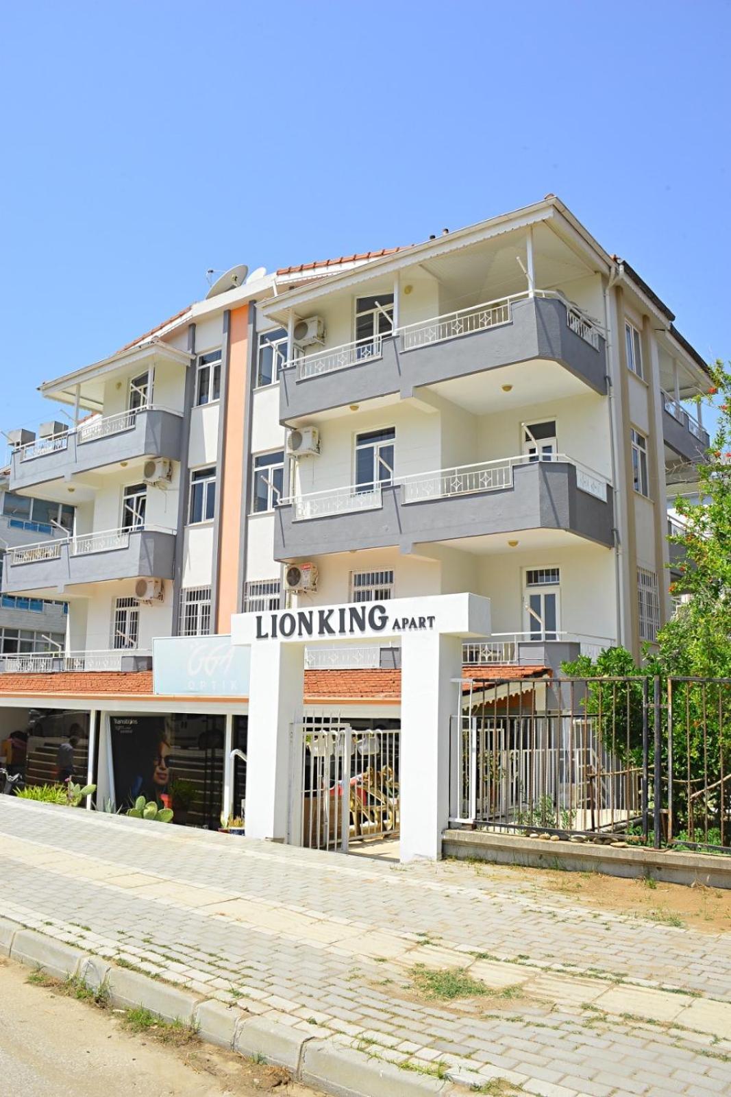Leon Apartment *