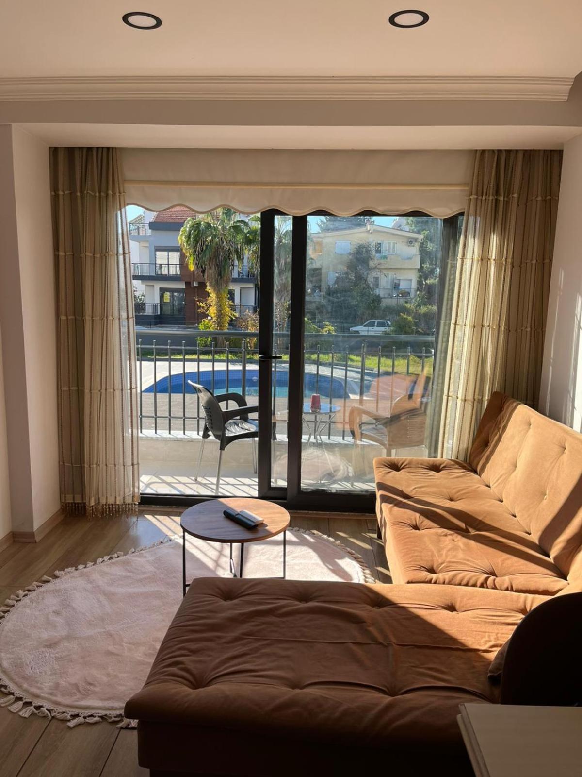 By Lotus - Comfortable Luxury With Pool Apartmán Side