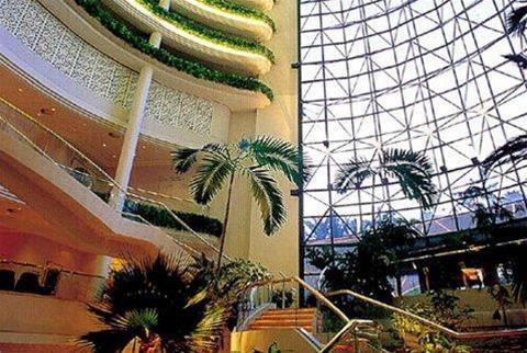 Sheraton Voyager & מלון