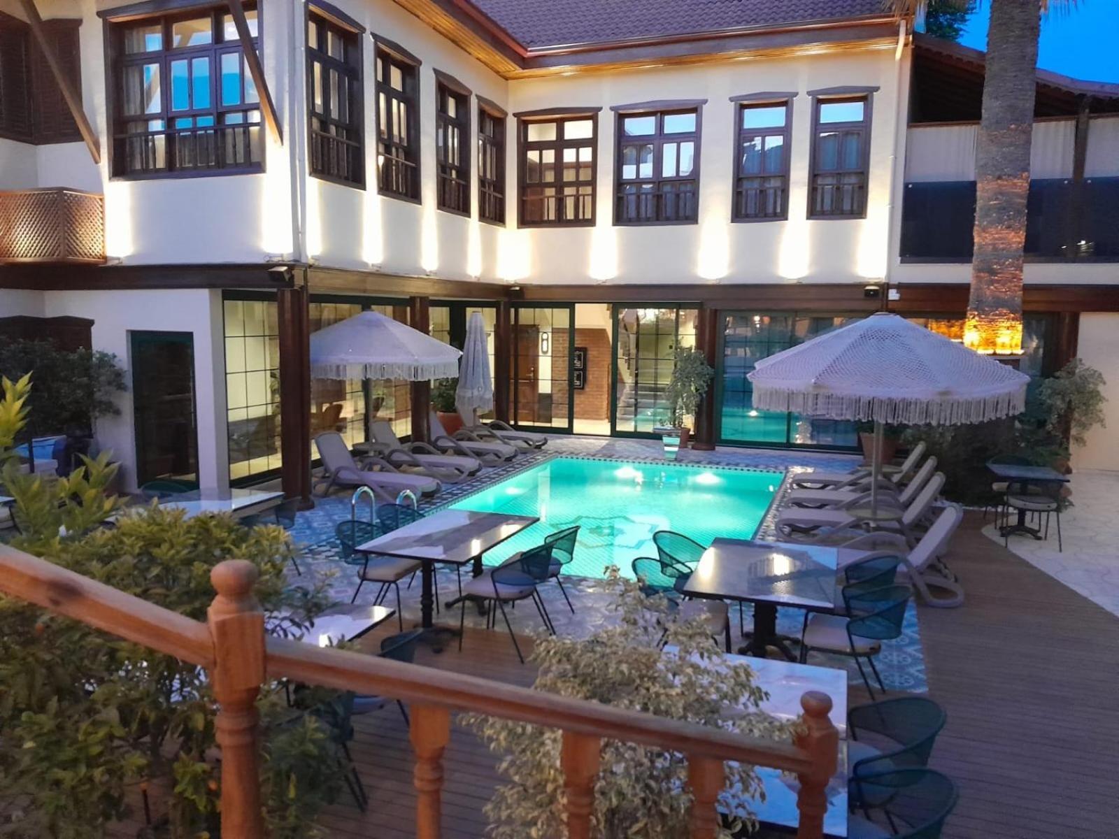 Belmondo Hare Old Town